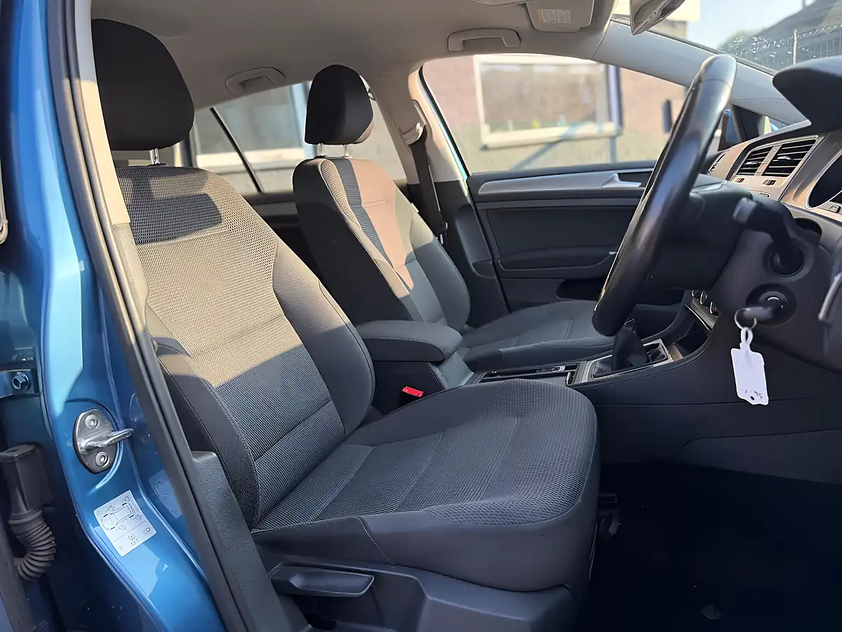 Used 2014 Volkswagen Golf Bluemotion Tech Se Blue - Interior and Exterior details 3