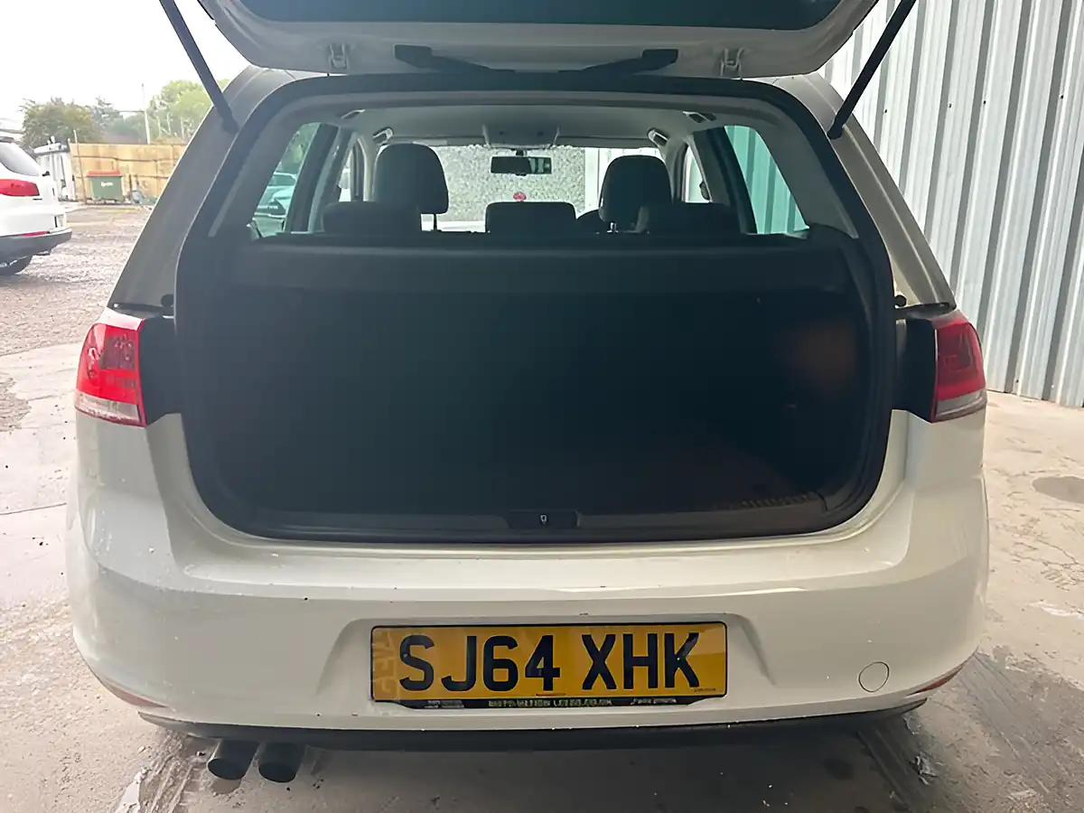 Used 2014 Volkswagen Golf Bluemotion Tech Se White - Interior and Exterior details 11