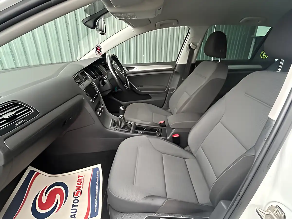 Used 2014 Volkswagen Golf Bluemotion Tech Se White - Interior and Exterior details 14