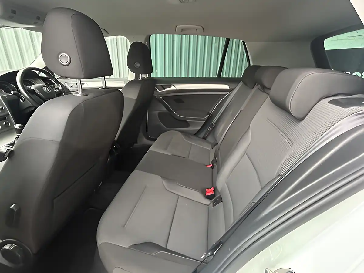 Used 2014 Volkswagen Golf Bluemotion Tech Se White - Interior and Exterior details 17