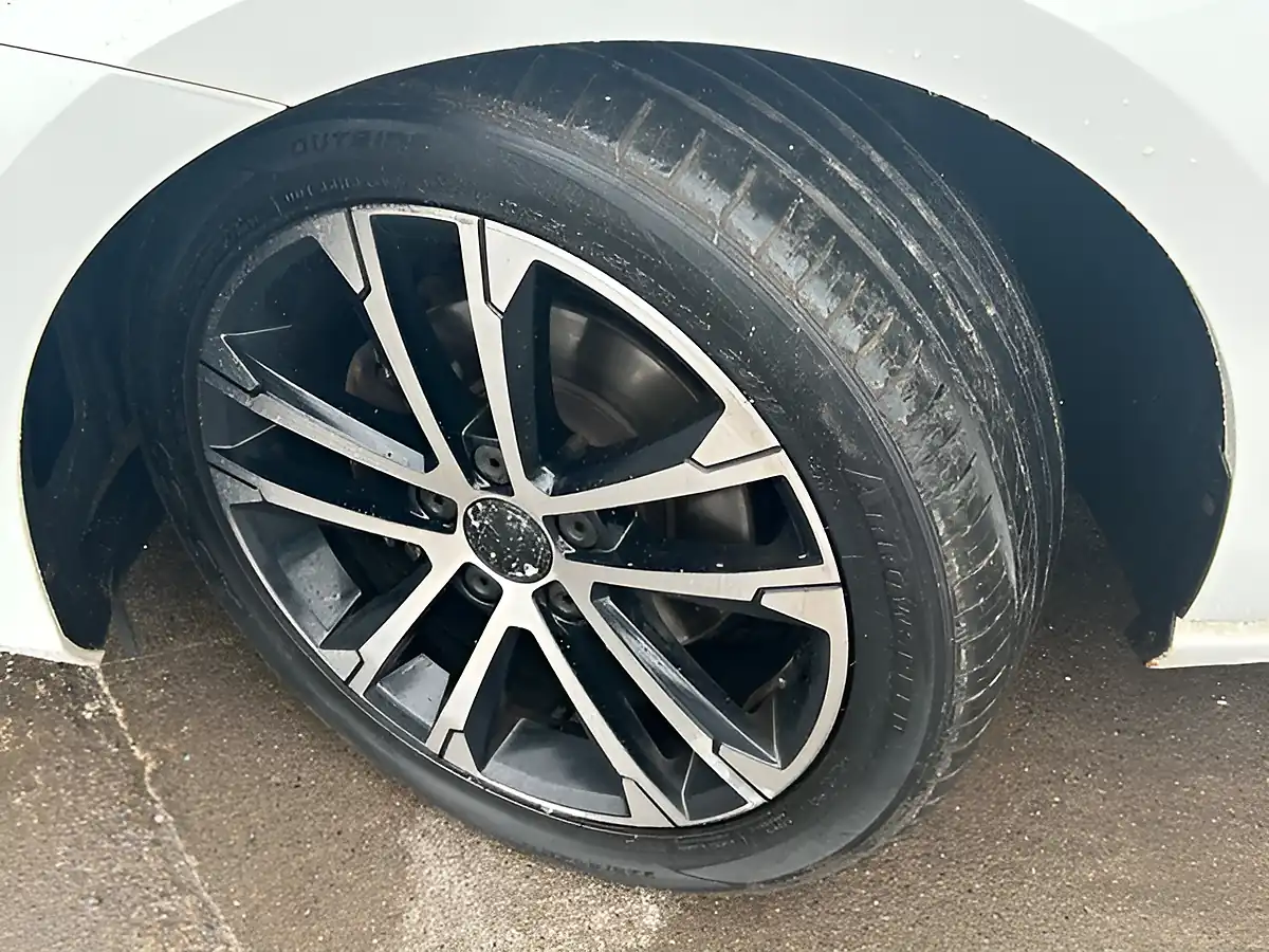 Used 2014 Volkswagen Golf Bluemotion Tech Se White - Interior and Exterior details 19