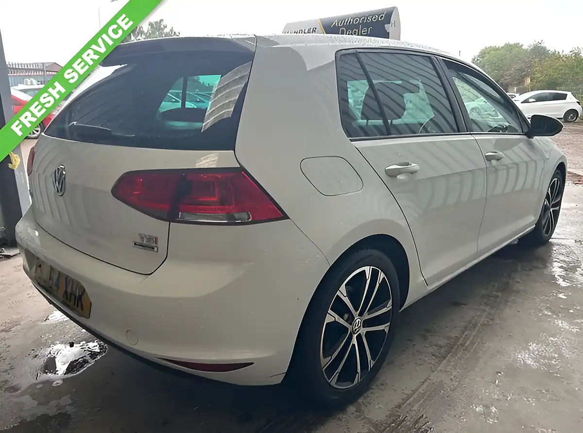 Used 2014 Volkswagen Golf Bluemotion Tech Se White - Interior and Exterior details 3