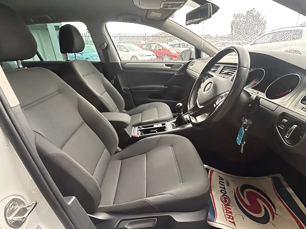 Used 2014 Volkswagen Golf Bluemotion Tech Se White - Interior and Exterior details 6