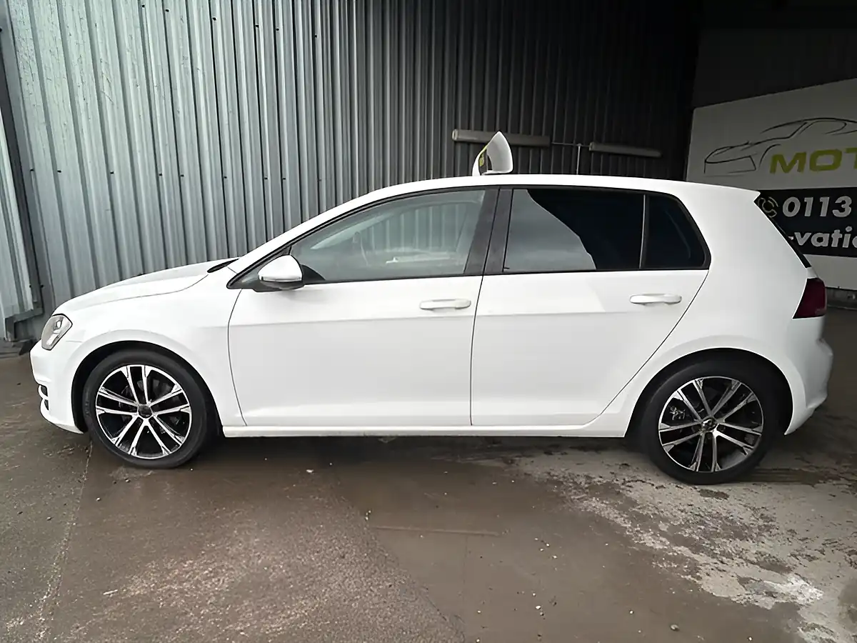 Used 2014 Volkswagen Golf Bluemotion Tech Se White - Interior and Exterior details 8