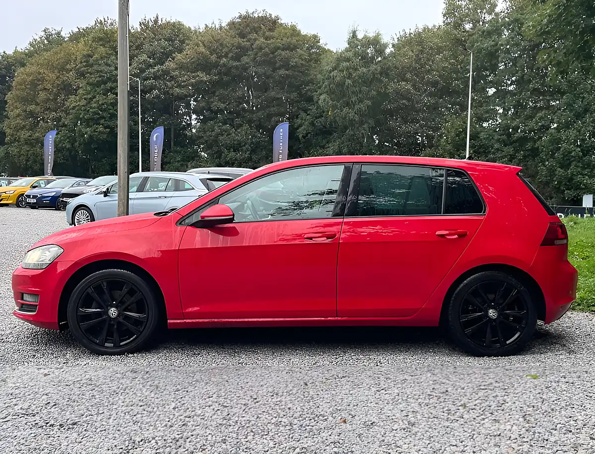 Used 2014 Volkswagen Golf GT Act Bluemotion Technology Red - Interior and Exterior details 6