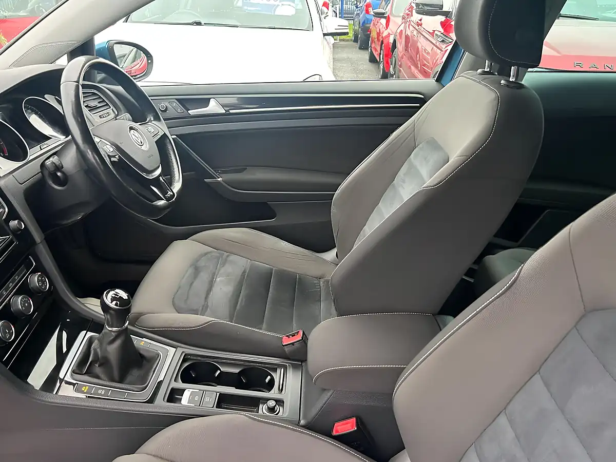 Used 2014 Volkswagen Golf GT Blue - Interior and Exterior details 15
