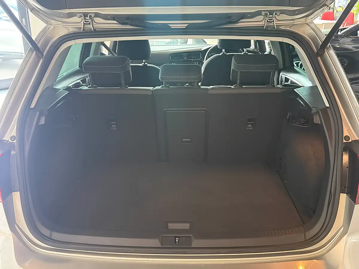 Used 2014 Volkswagen Golf GT Silver - Interior and Exterior details 8