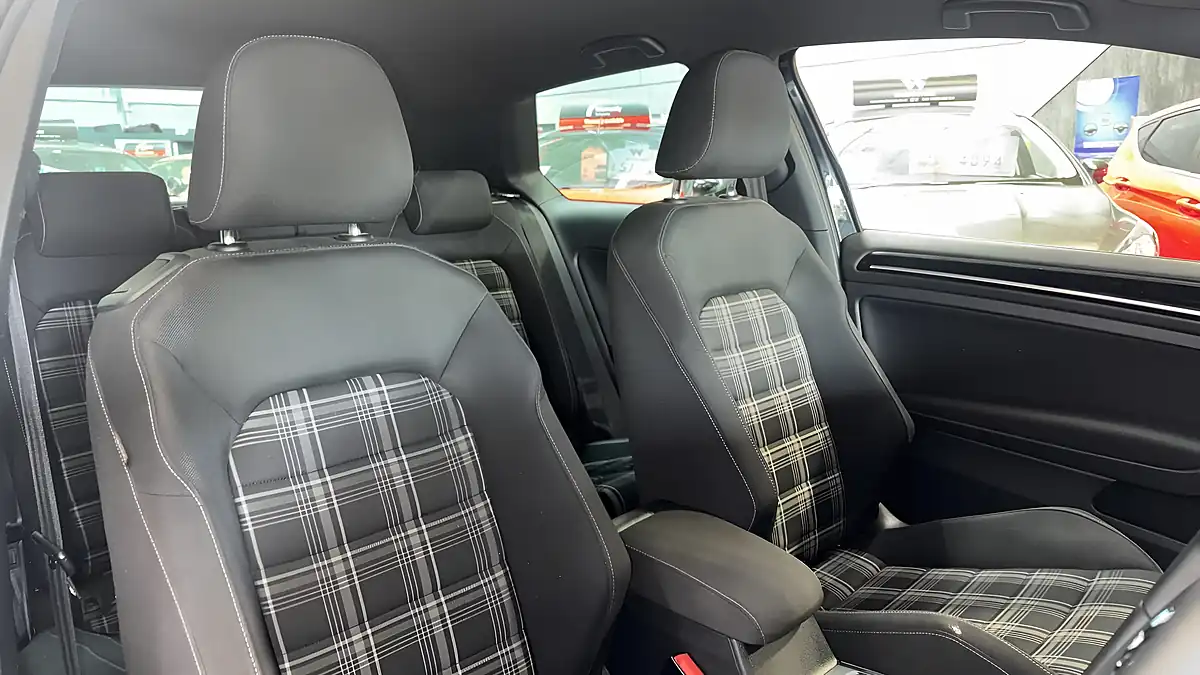 Used 2014 Volkswagen Golf Gtd Bluemotion Tech Black - Interior and Exterior details 12