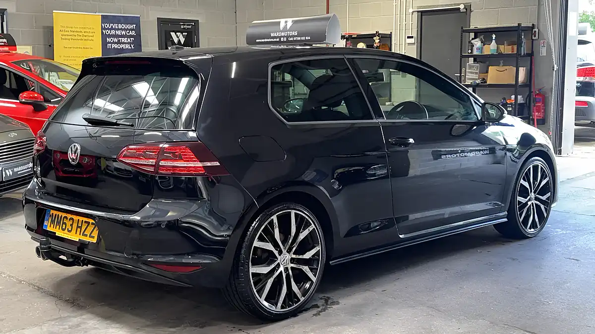 Used 2014 Volkswagen Golf Gtd Bluemotion Tech Black - Interior and Exterior details 5