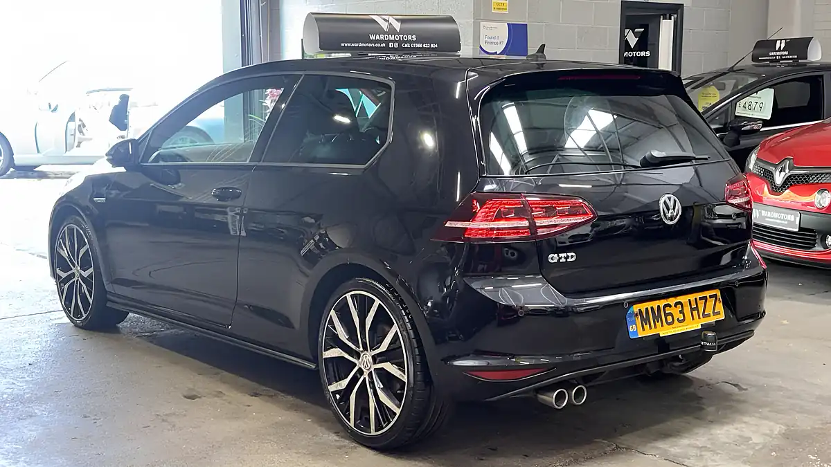 Used 2014 Volkswagen Golf Gtd Bluemotion Tech Black - Interior and Exterior details 7