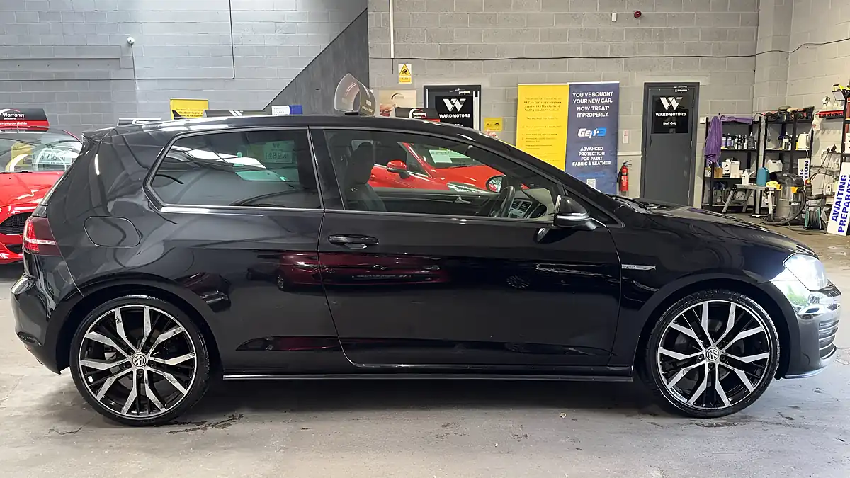 Used 2014 Volkswagen Golf Gtd Bluemotion Tech Black - Interior and Exterior details 8