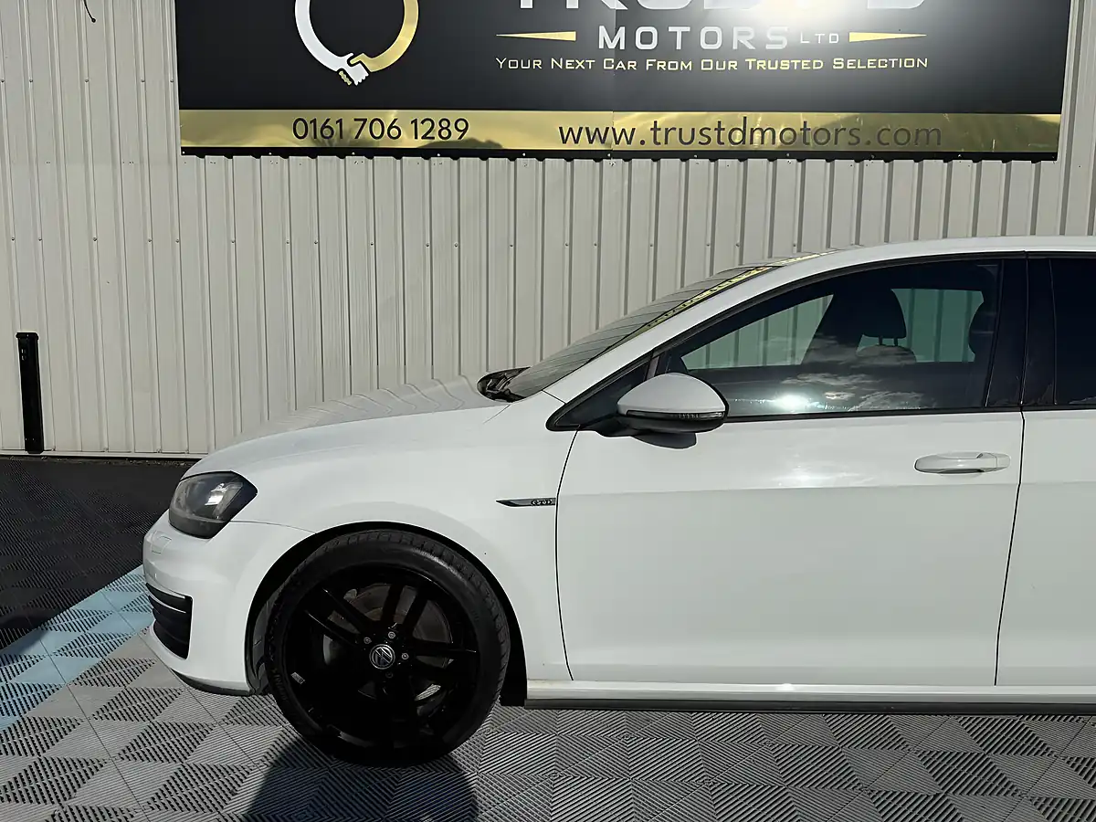 Used 2014 Volkswagen Golf Gtd Bluemotion Tech White - Interior and Exterior details 10