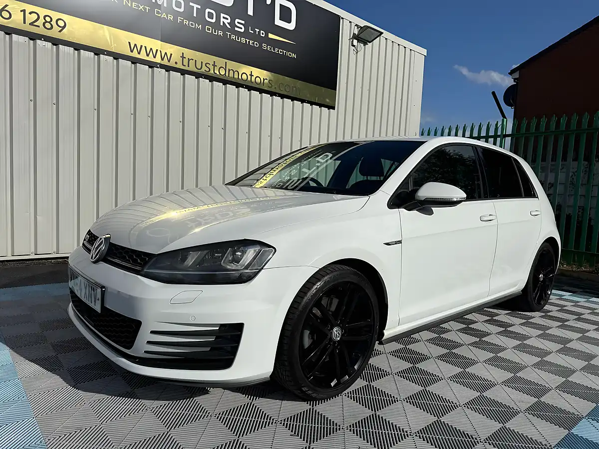 Used 2014 Volkswagen Golf Gtd Bluemotion Tech White - Interior and Exterior details 12