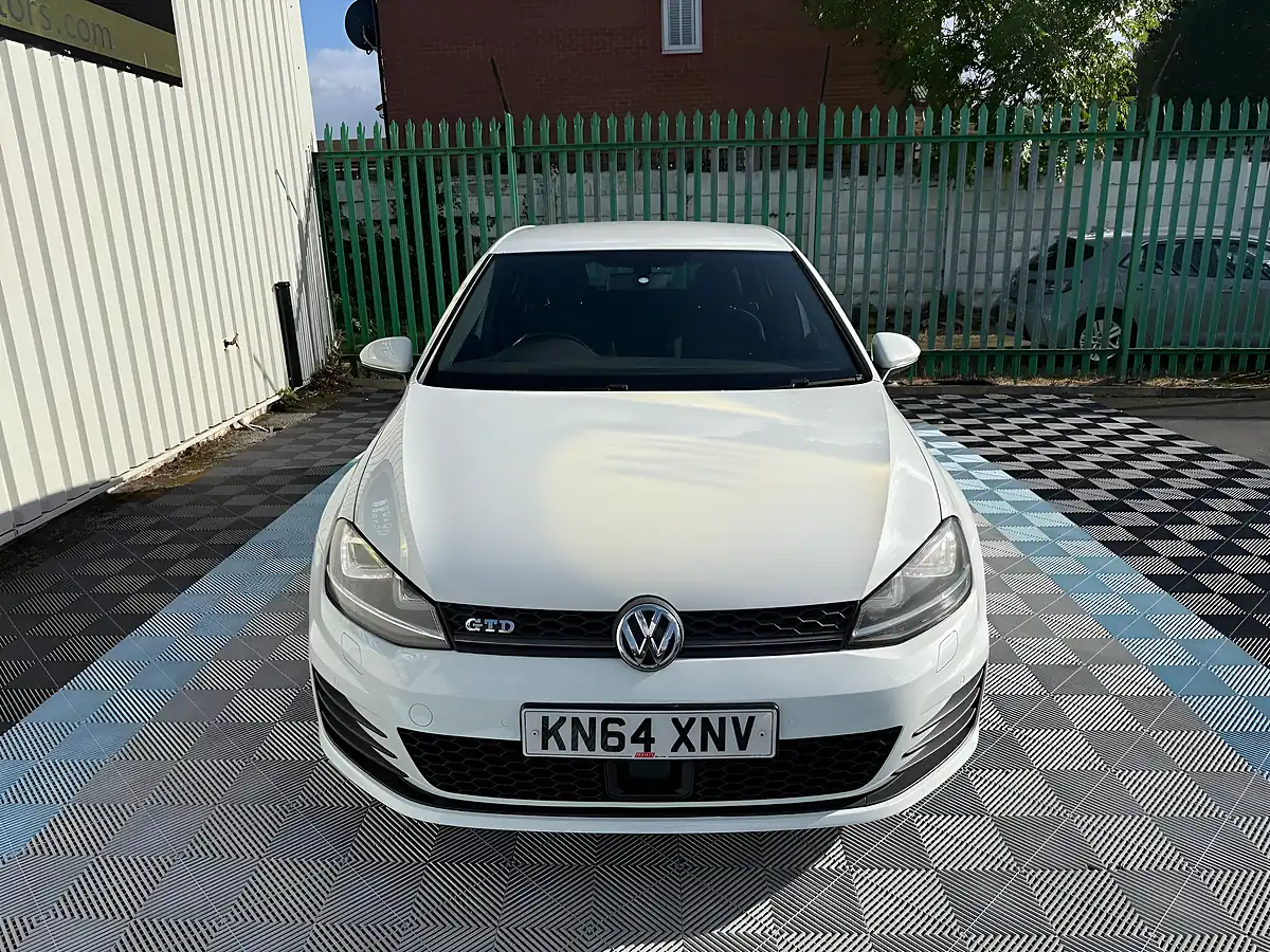 Used 2014 Volkswagen Golf Gtd Bluemotion Tech White - Interior and Exterior details 13