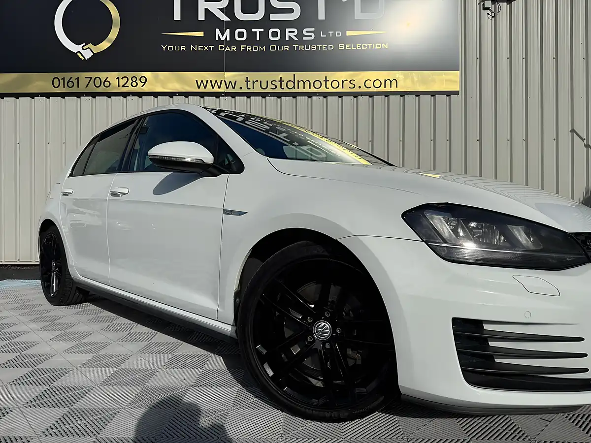 Used 2014 Volkswagen Golf Gtd Bluemotion Tech White - Interior and Exterior details 4