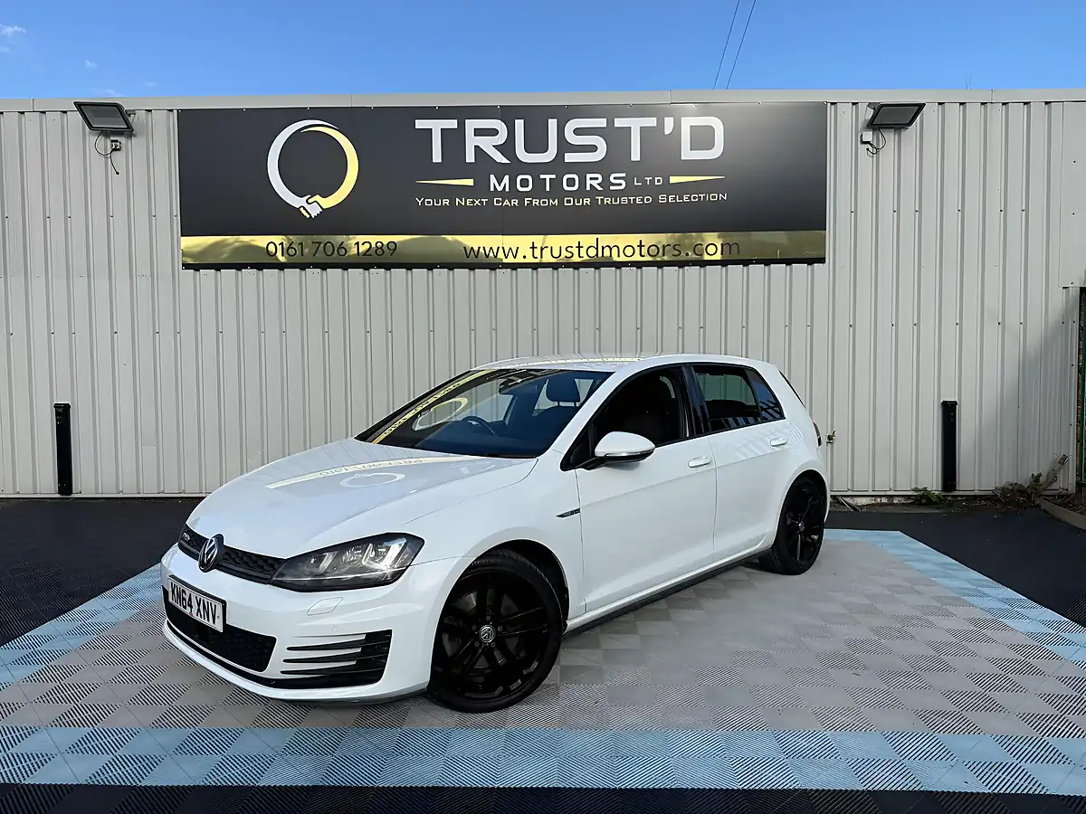 Used 2014 Volkswagen Golf Gtd Bluemotion Tech White - Interior and Exterior details 5