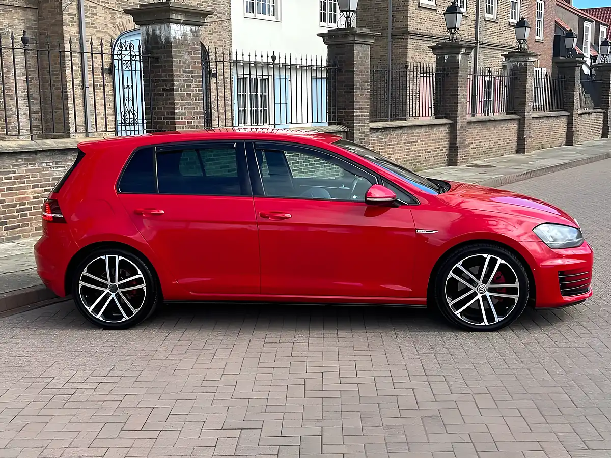 Used 2014 Volkswagen Golf Gtd Red - Interior and Exterior details 7