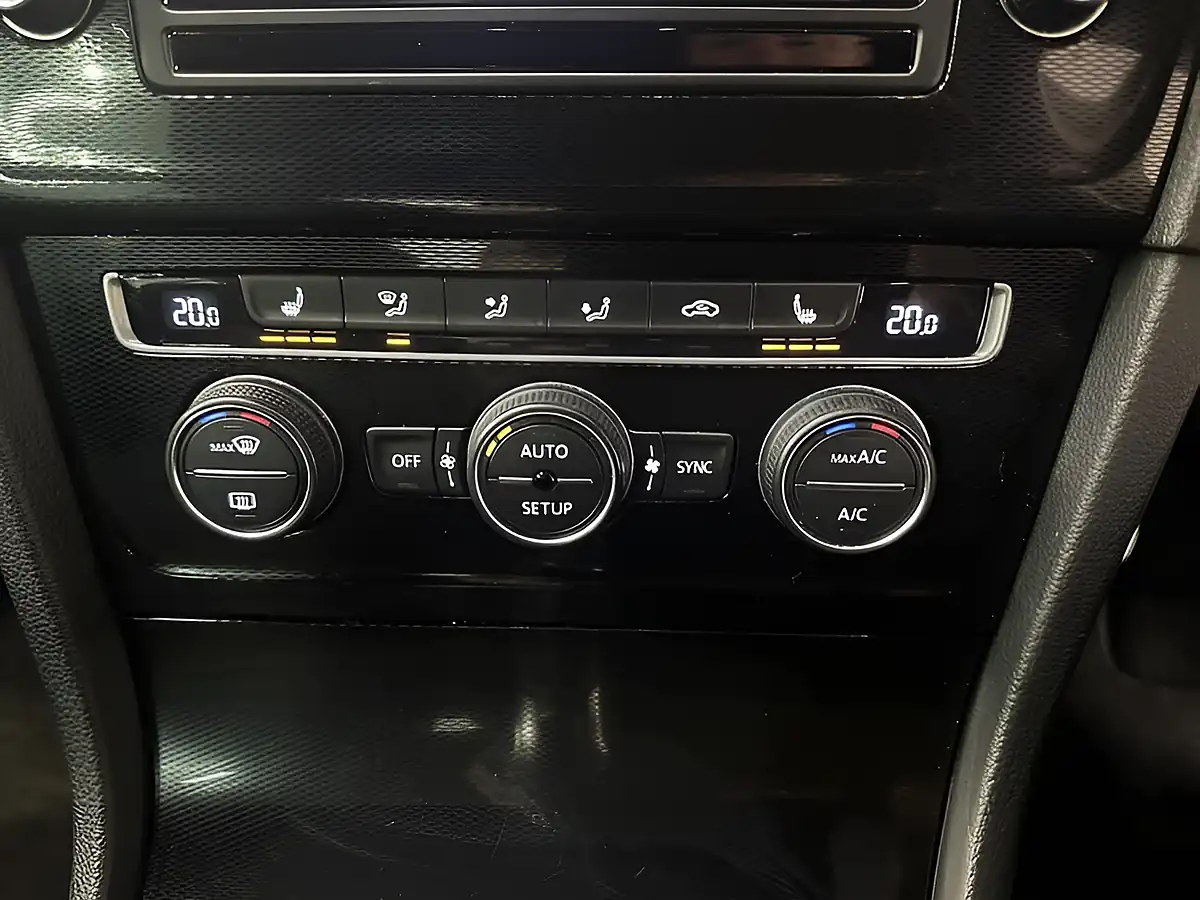 Used 2014 Volkswagen Golf Gtd Red - Interior and Exterior details 19