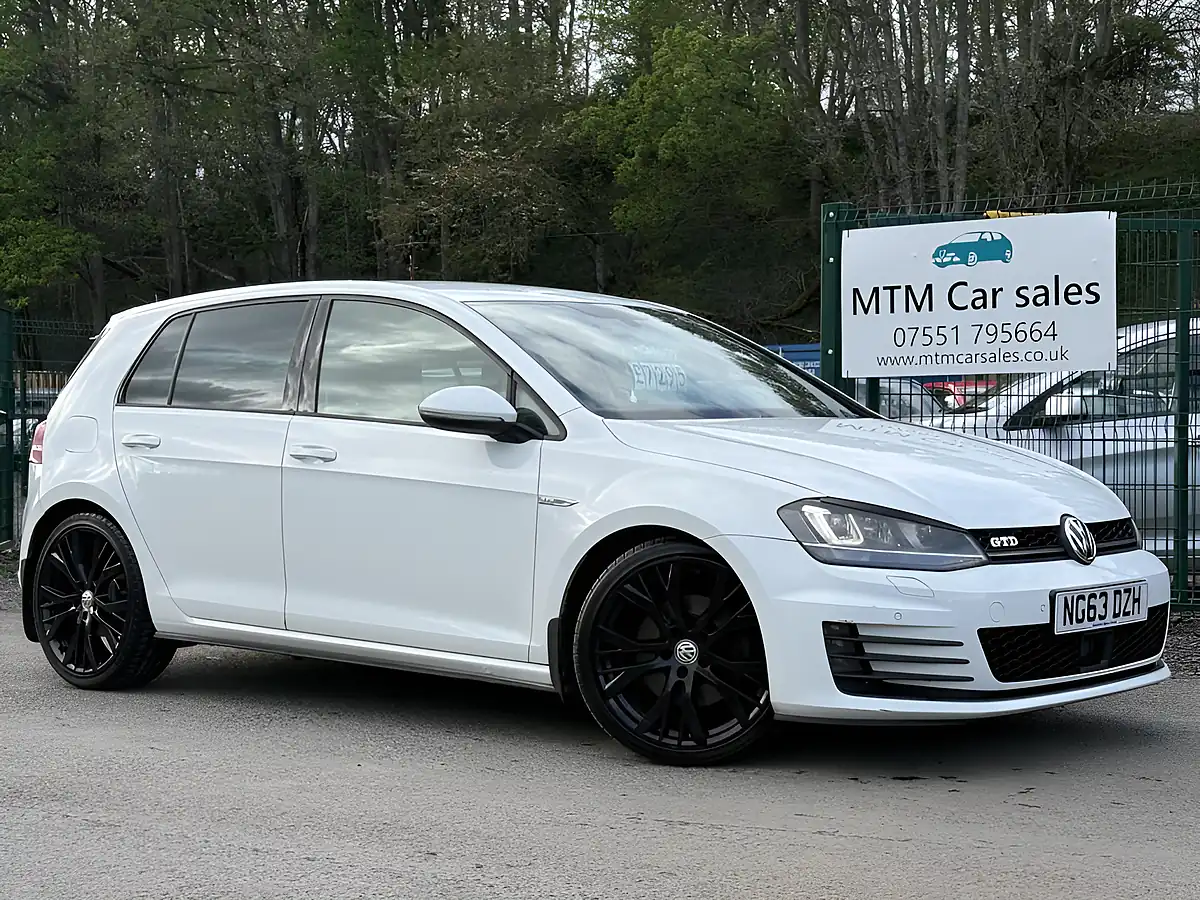 Used 2014 Volkswagen Golf Gtd White - Front View