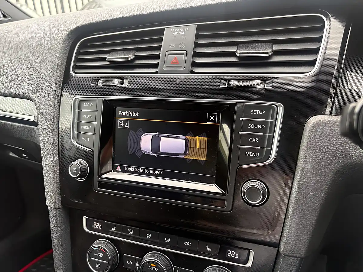 Used 2014 Volkswagen Golf GTI Performance White - Interior and Exterior details 10