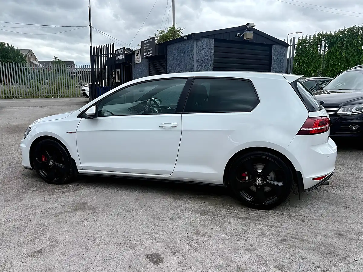 Used 2014 Volkswagen Golf GTI Performance White - Interior and Exterior details 5