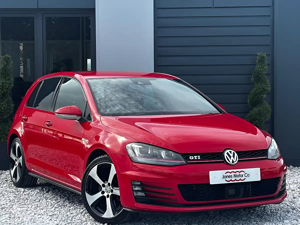 Used 2014 Volkswagen Golf GTI Red - Interior and Exterior details 4