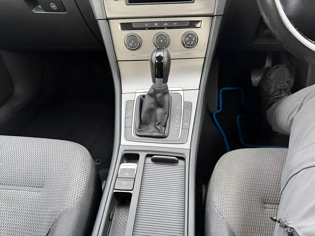 Used 2014 Volkswagen Golf Match Blue - Interior and Exterior details 10