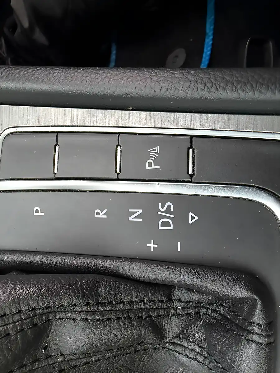 Used 2014 Volkswagen Golf Match Blue - Interior and Exterior details 13