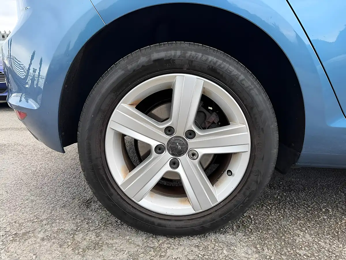 Used 2014 Volkswagen Golf Match Blue - Interior and Exterior details 15