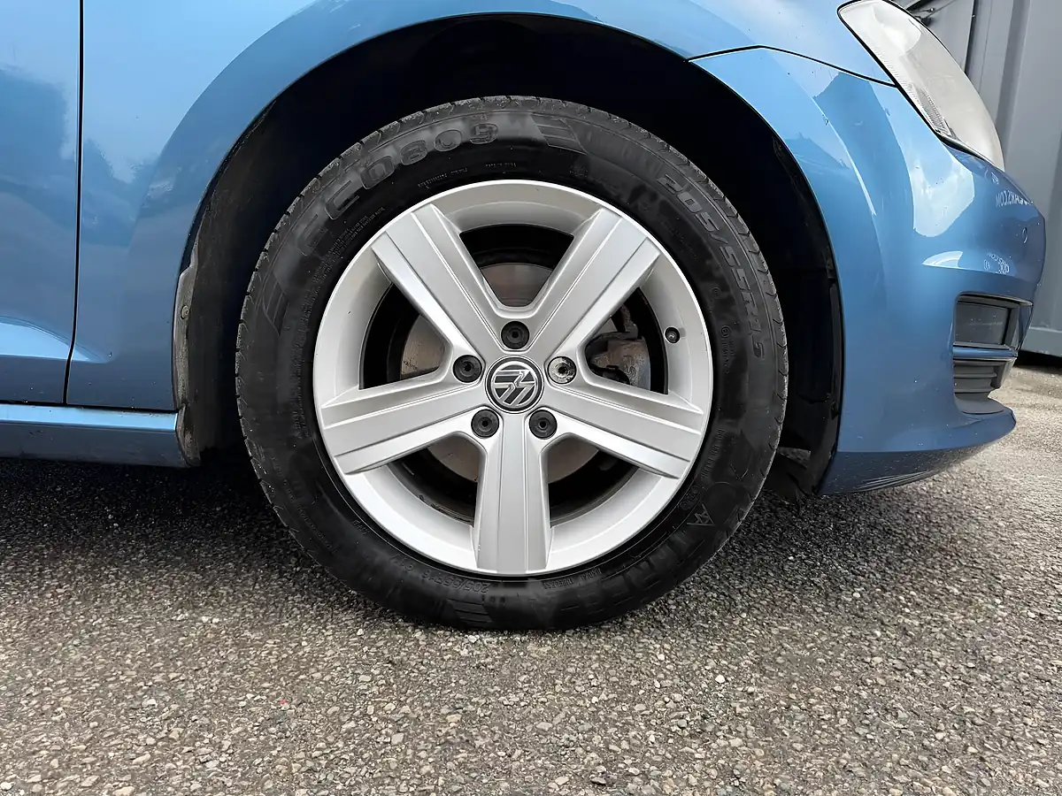 Used 2014 Volkswagen Golf Match Blue - Interior and Exterior details 17