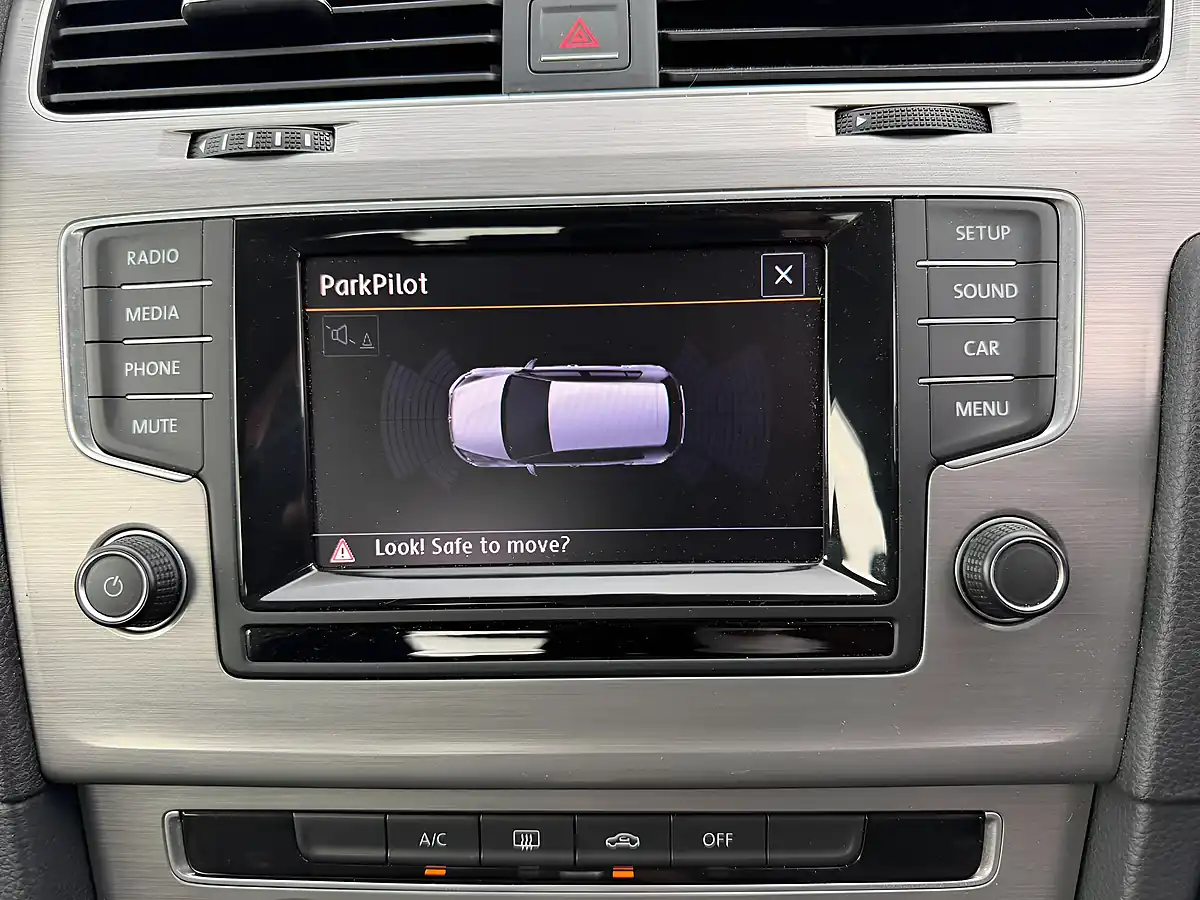 Used 2014 Volkswagen Golf Match Blue - Interior and Exterior details 18