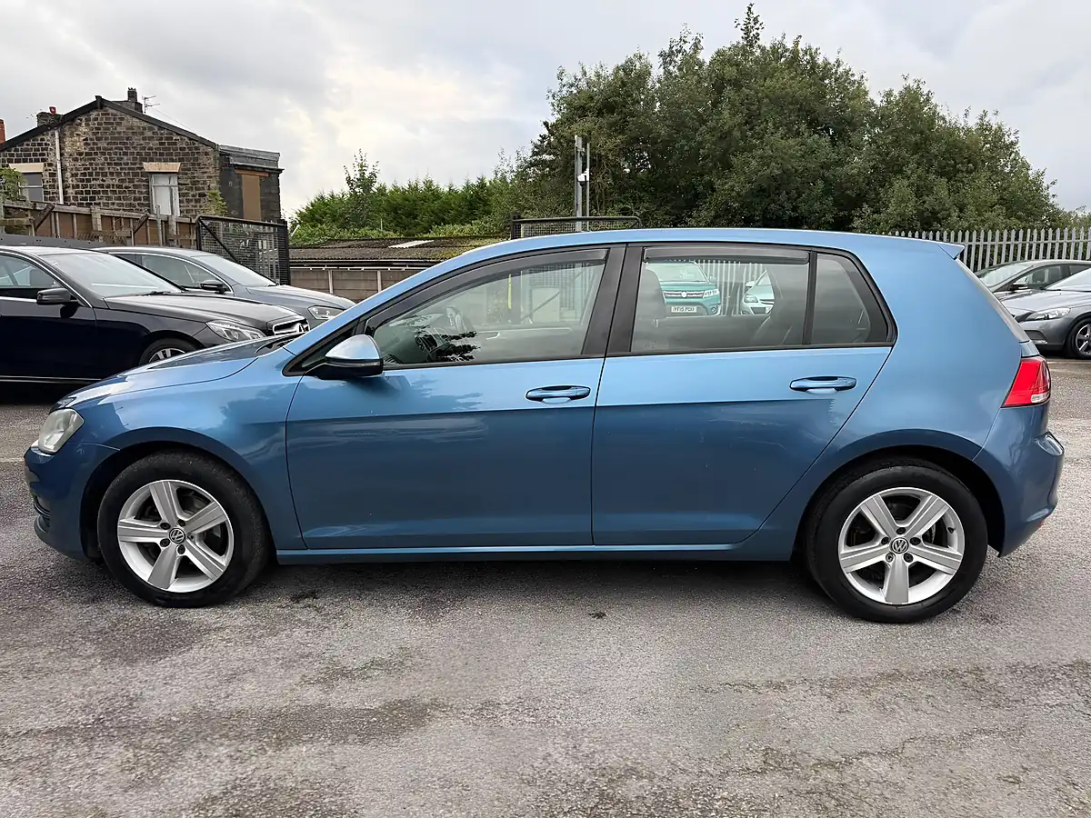 Used 2014 Volkswagen Golf Match Blue - Interior and Exterior details 4