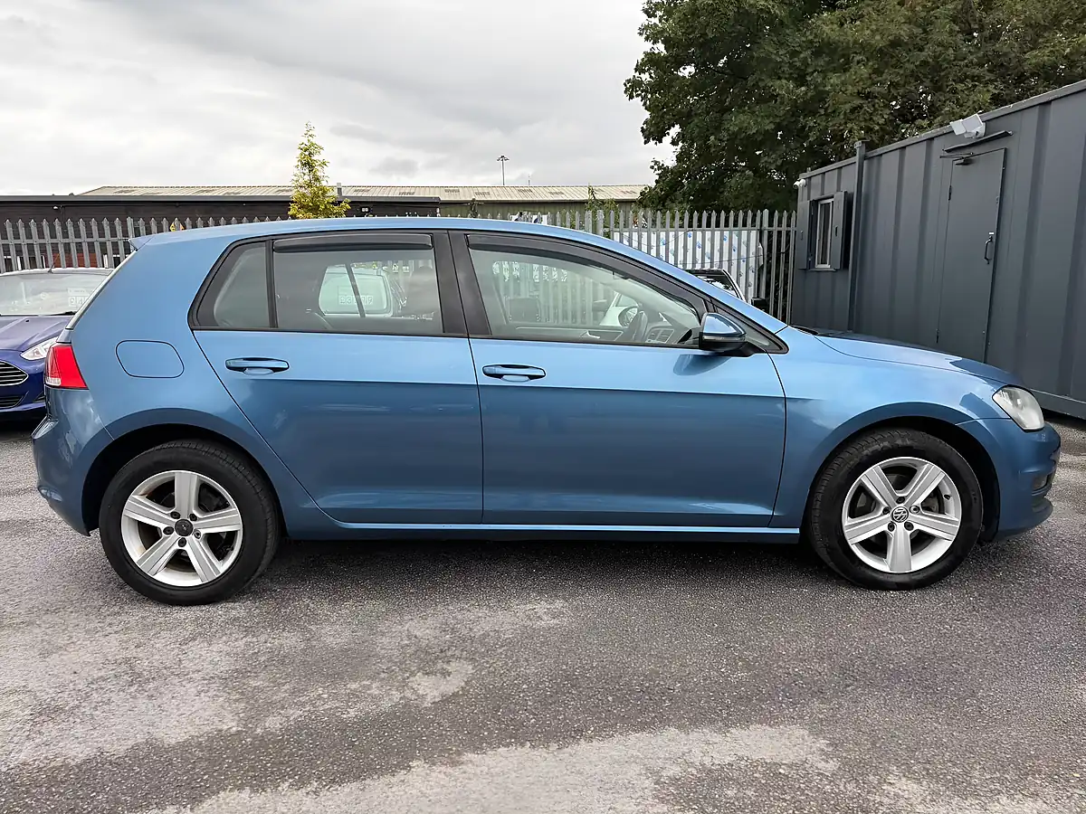 Used 2014 Volkswagen Golf Match Blue - Interior and Exterior details 8