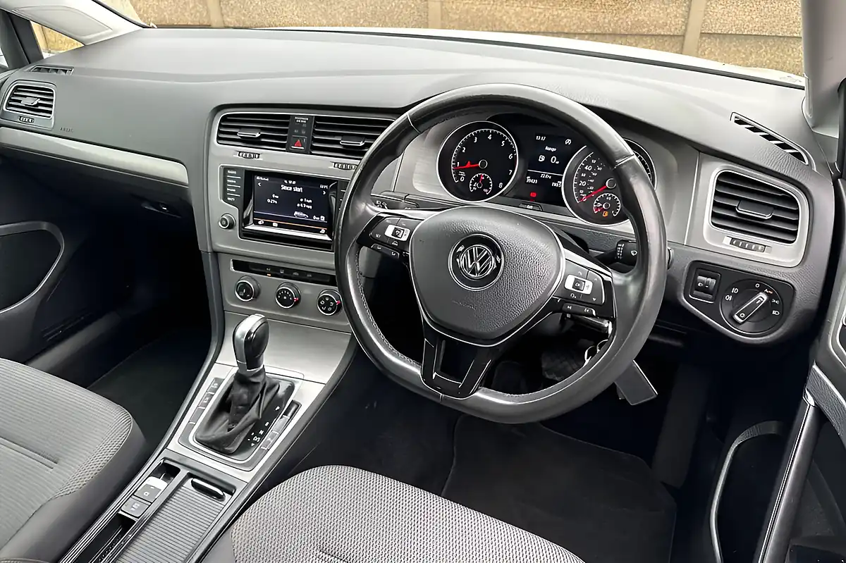 Used 2014 Volkswagen Golf Match White - Interior and Exterior details 10