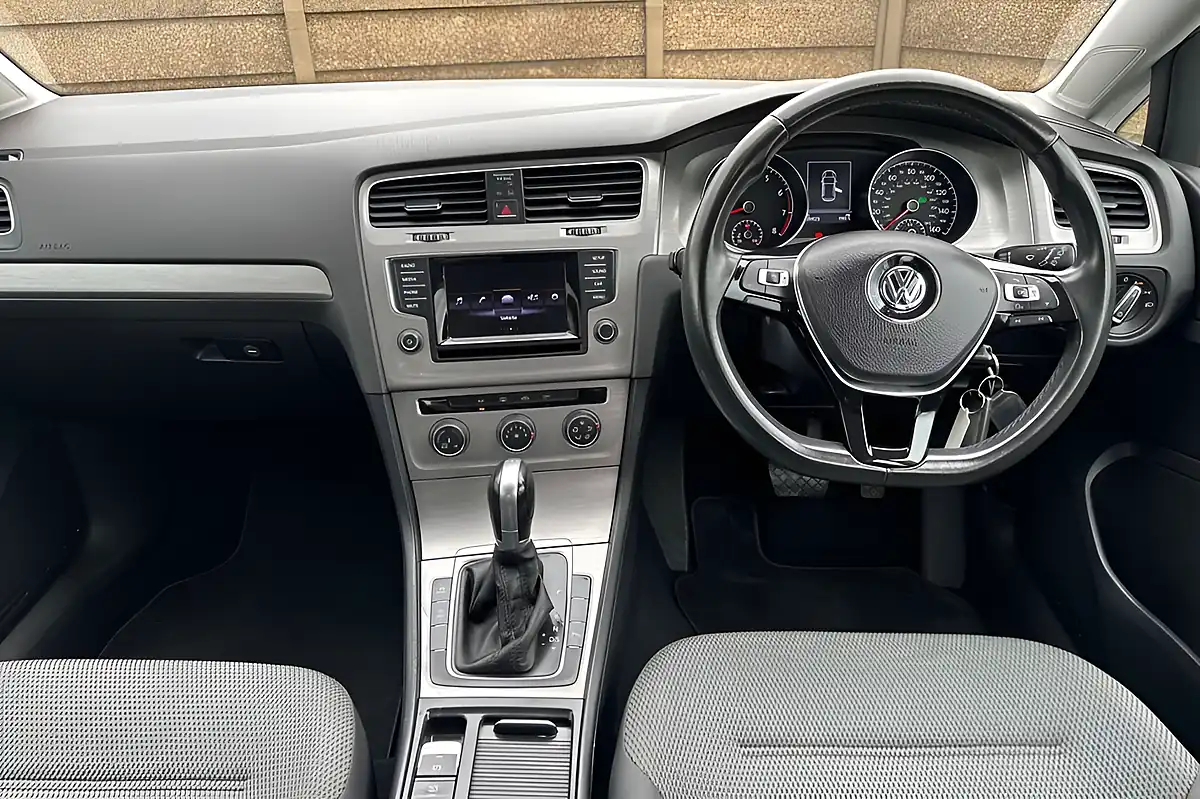 Used 2014 Volkswagen Golf Match White - Interior and Exterior details 11