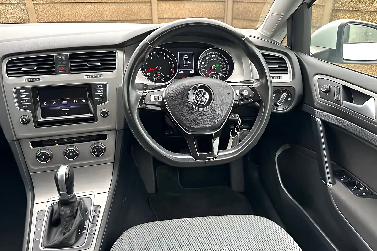 Used 2014 Volkswagen Golf Match White - Interior and Exterior details 12