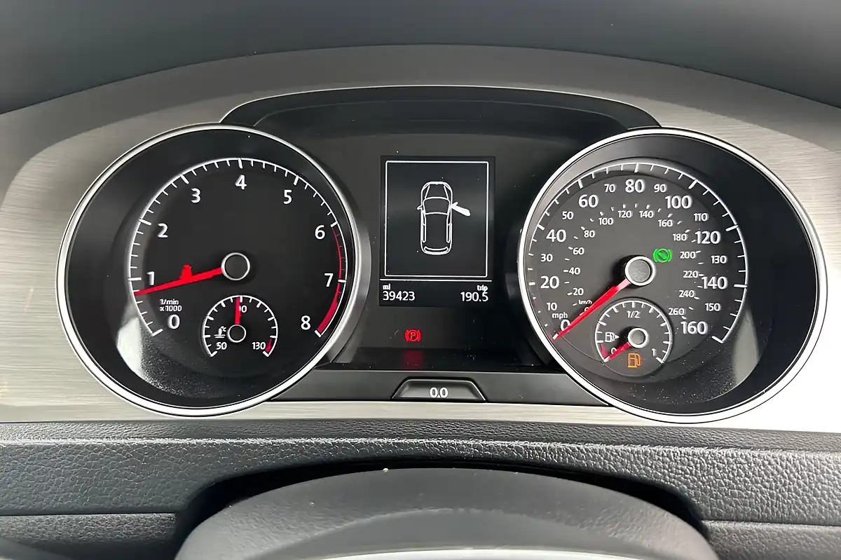 Used 2014 Volkswagen Golf Match White - Interior and Exterior details 14