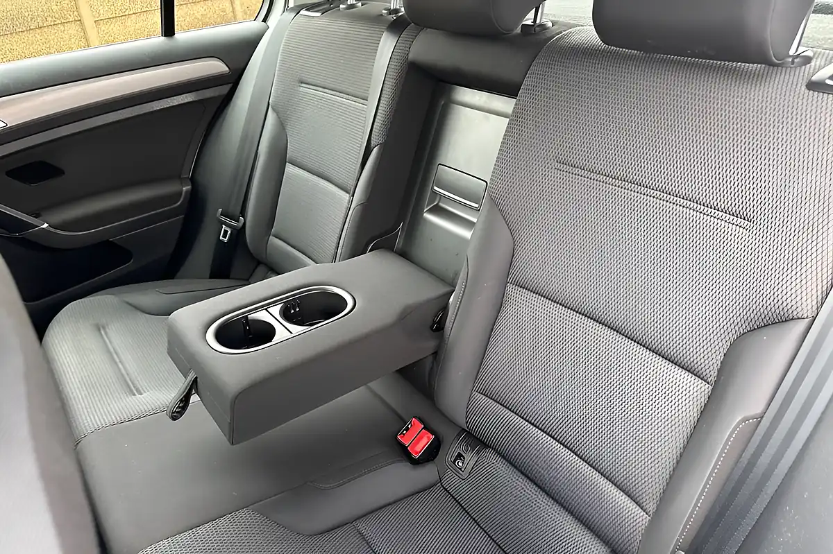 Used 2014 Volkswagen Golf Match White - Interior and Exterior details 17