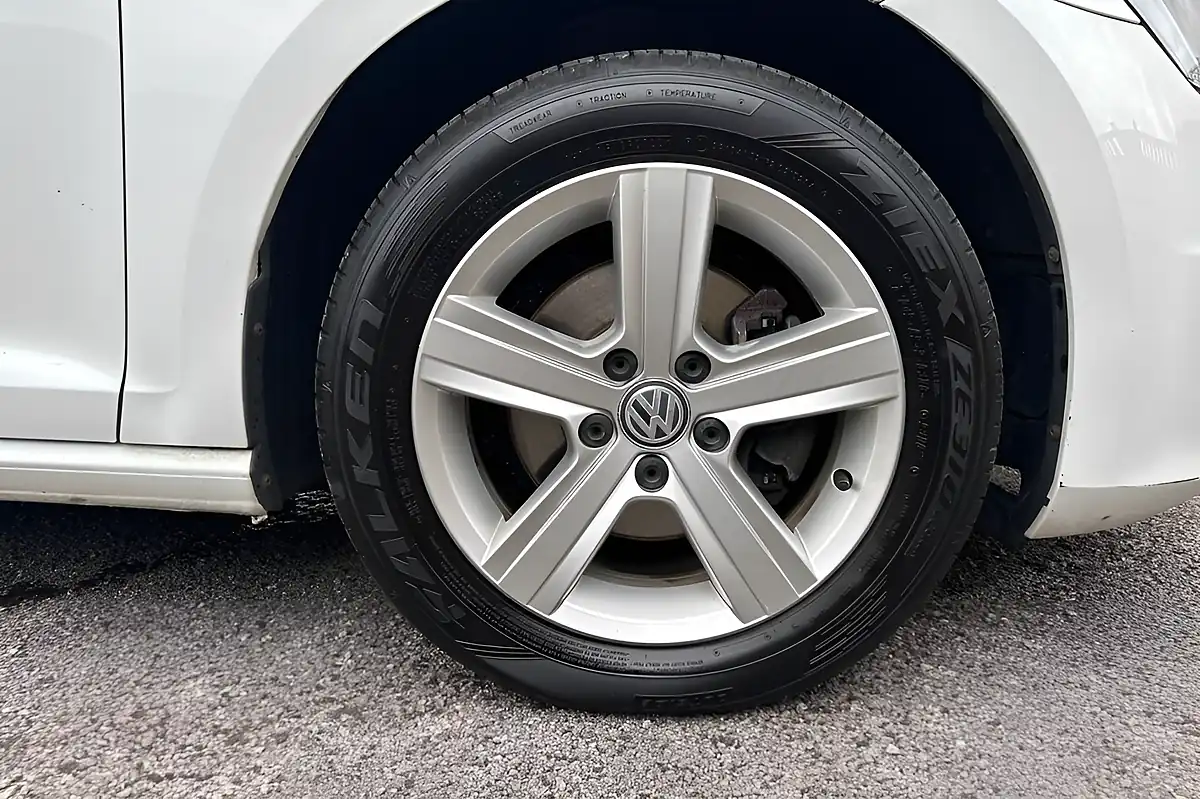 Used 2014 Volkswagen Golf Match White - Interior and Exterior details 9