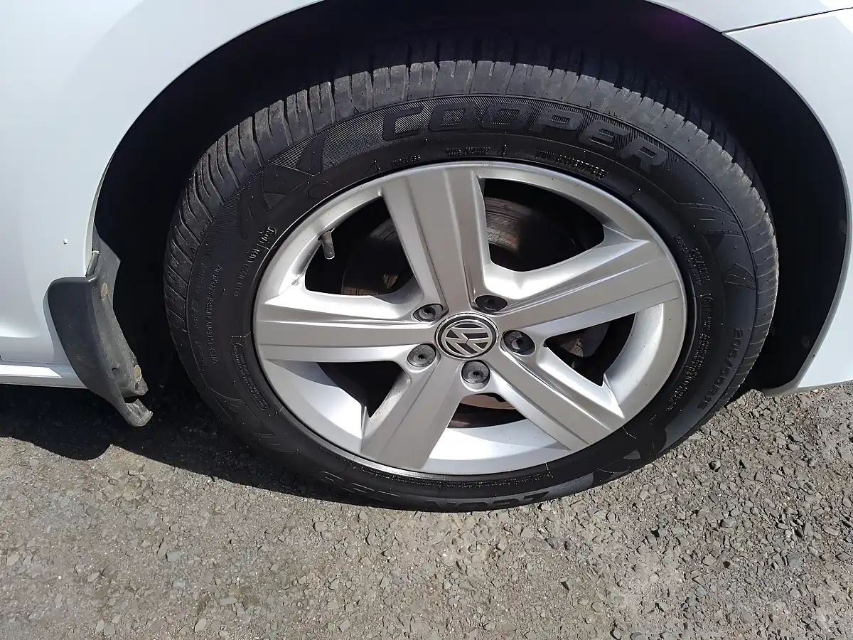 Used 2014 Volkswagen Golf Match White - Interior and Exterior details 13