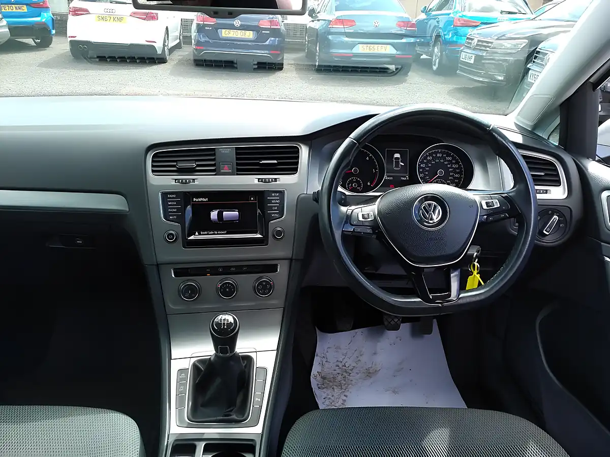 Used 2014 Volkswagen Golf Match White - Interior and Exterior details 17