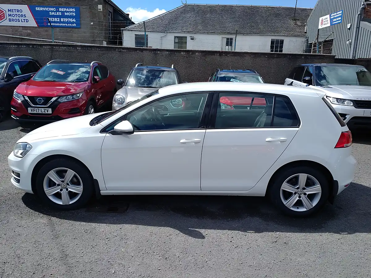 Used 2014 Volkswagen Golf Match White - Interior and Exterior details 3