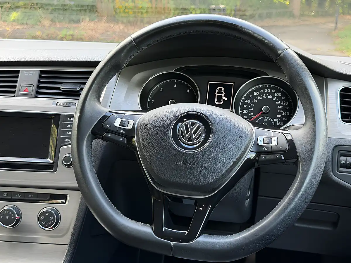 Used 2014 Volkswagen Golf Match White - Interior and Exterior details 13