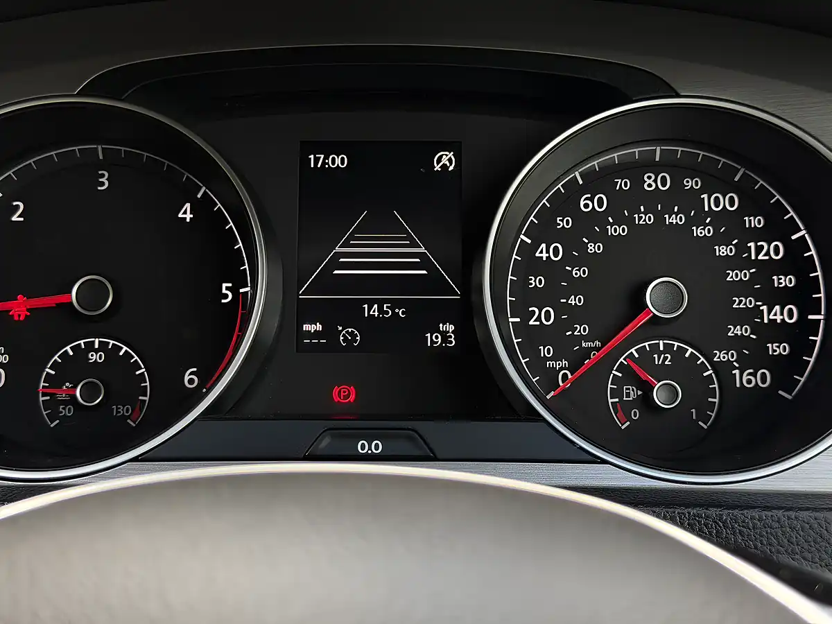 Used 2014 Volkswagen Golf Match White - Interior and Exterior details 14