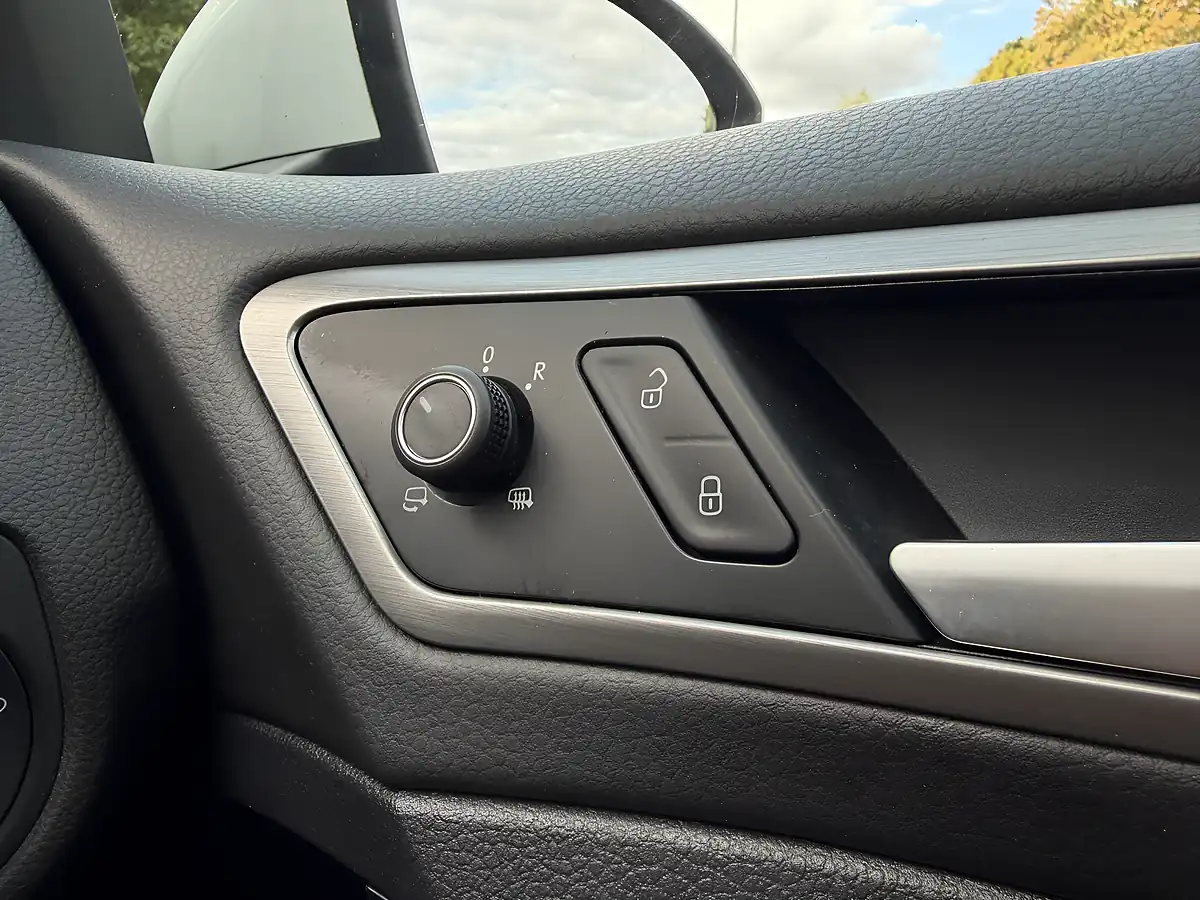 Used 2014 Volkswagen Golf Match White - Interior and Exterior details 19