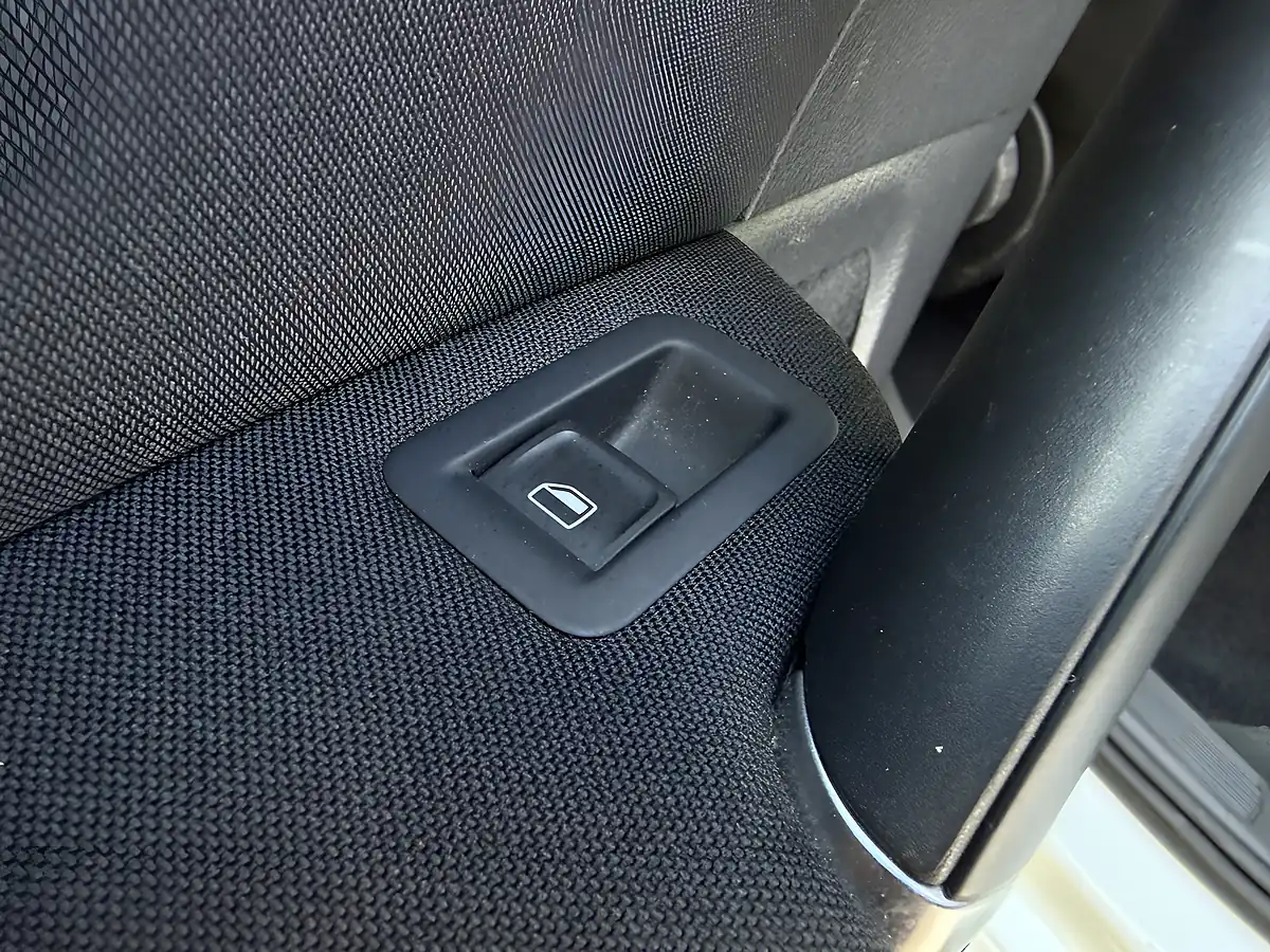 Used 2014 Volkswagen Golf Match White - Interior and Exterior details 20