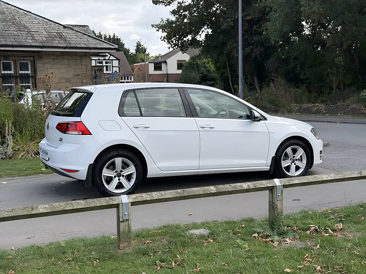 Used 2014 Volkswagen Golf Match White - Interior and Exterior details 6