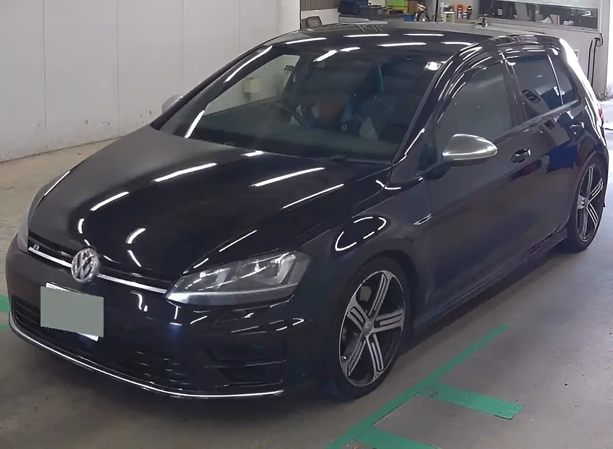 Used 2014 Volkswagen Golf R Black - Interior and Exterior details 3