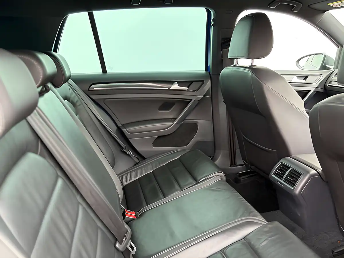Used 2014 Volkswagen Golf R Lapis Blue - Interior and Exterior details 12