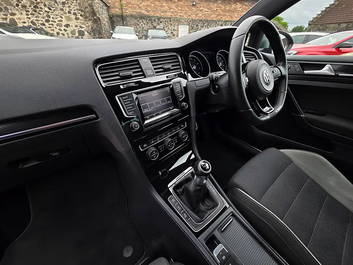 Used 2014 Volkswagen Golf R Lapiz Blue Metallic - Interior and Exterior details 11